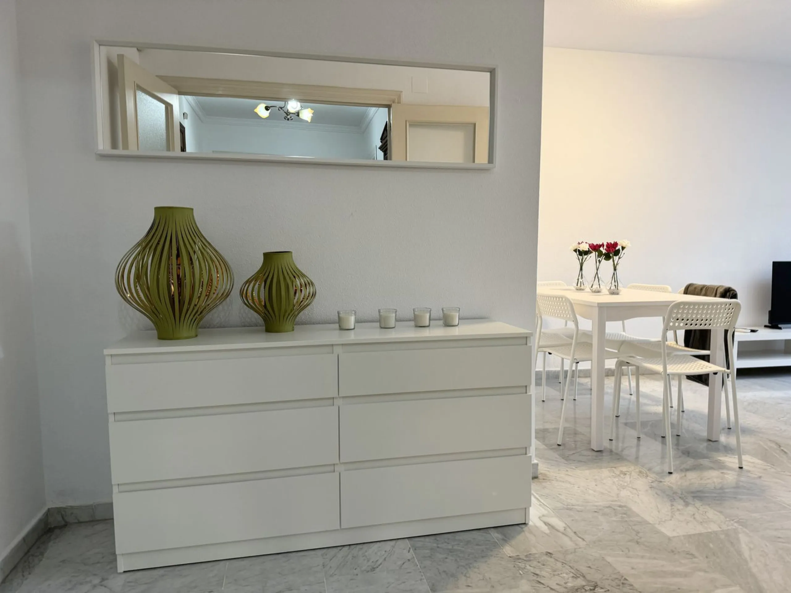 Apartment - Middle Floor Apartment в продаже в Fuengirola, Málaga. В доме 4 спален и 2 ванных комнат. Площадь дома 110 м²