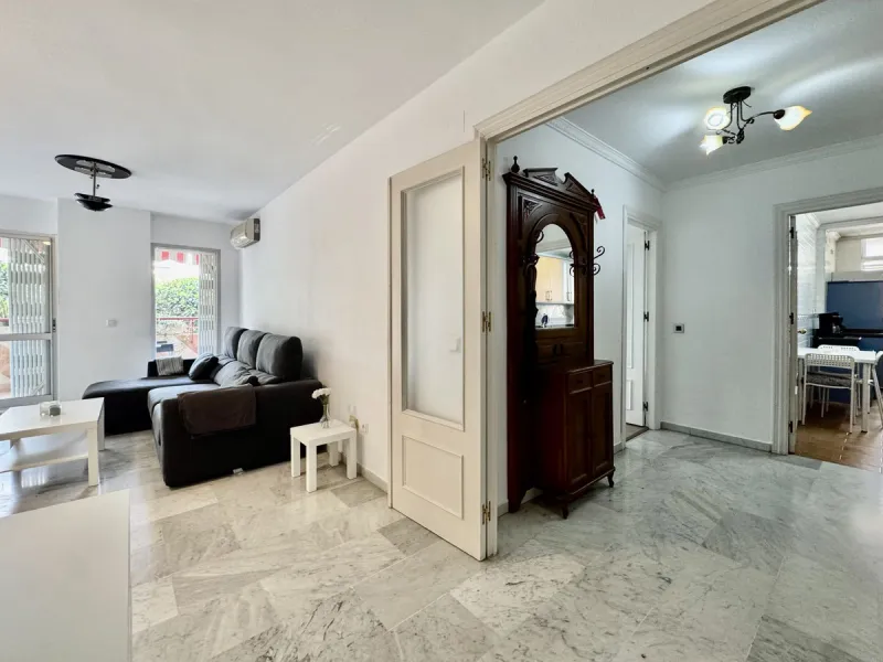 Apartment - Middle Floor Apartment в продаже в Fuengirola, Málaga. В доме 4 спален и 2 ванных комнат. Площадь дома 110 м²