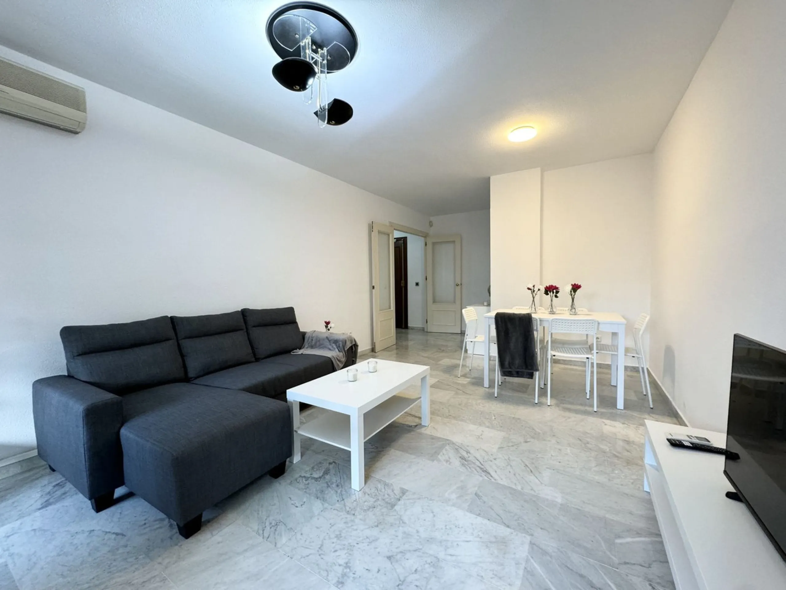 Apartment - Middle Floor Apartment в продаже в Fuengirola, Málaga. В доме 4 спален и 2 ванных комнат. Площадь дома 110 м²