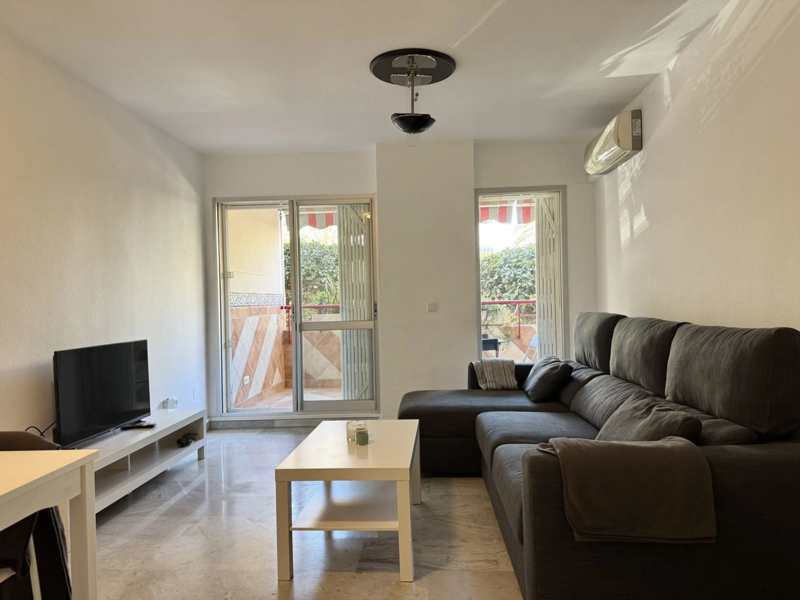 Apartment - Middle Floor Apartment в продаже в Fuengirola, Málaga. В доме 4 спален и 2 ванных комнат. Площадь дома 110 м²