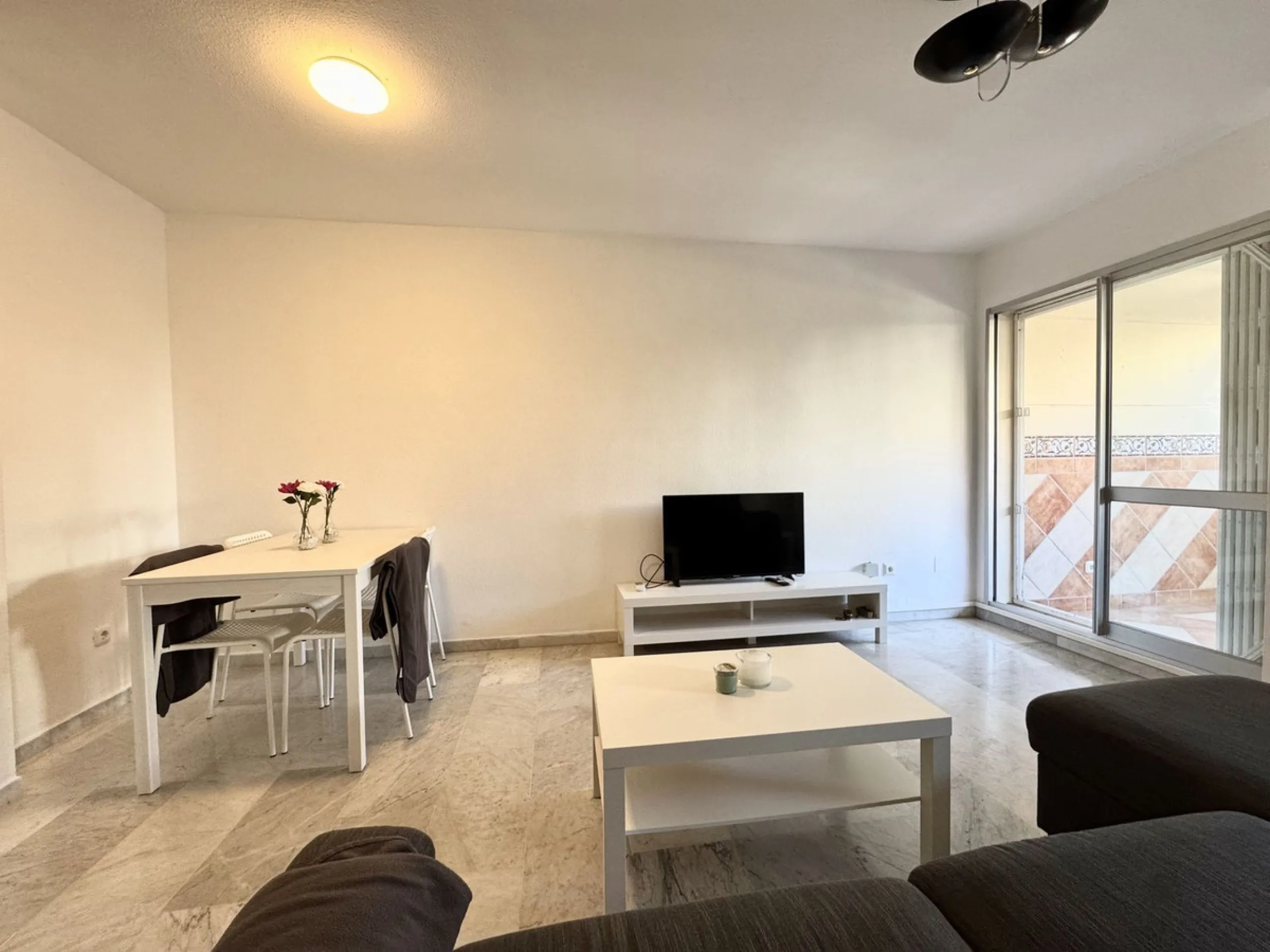 Apartment - Middle Floor Apartment в продаже в Fuengirola, Málaga. В доме 4 спален и 2 ванных комнат. Площадь дома 110 м²