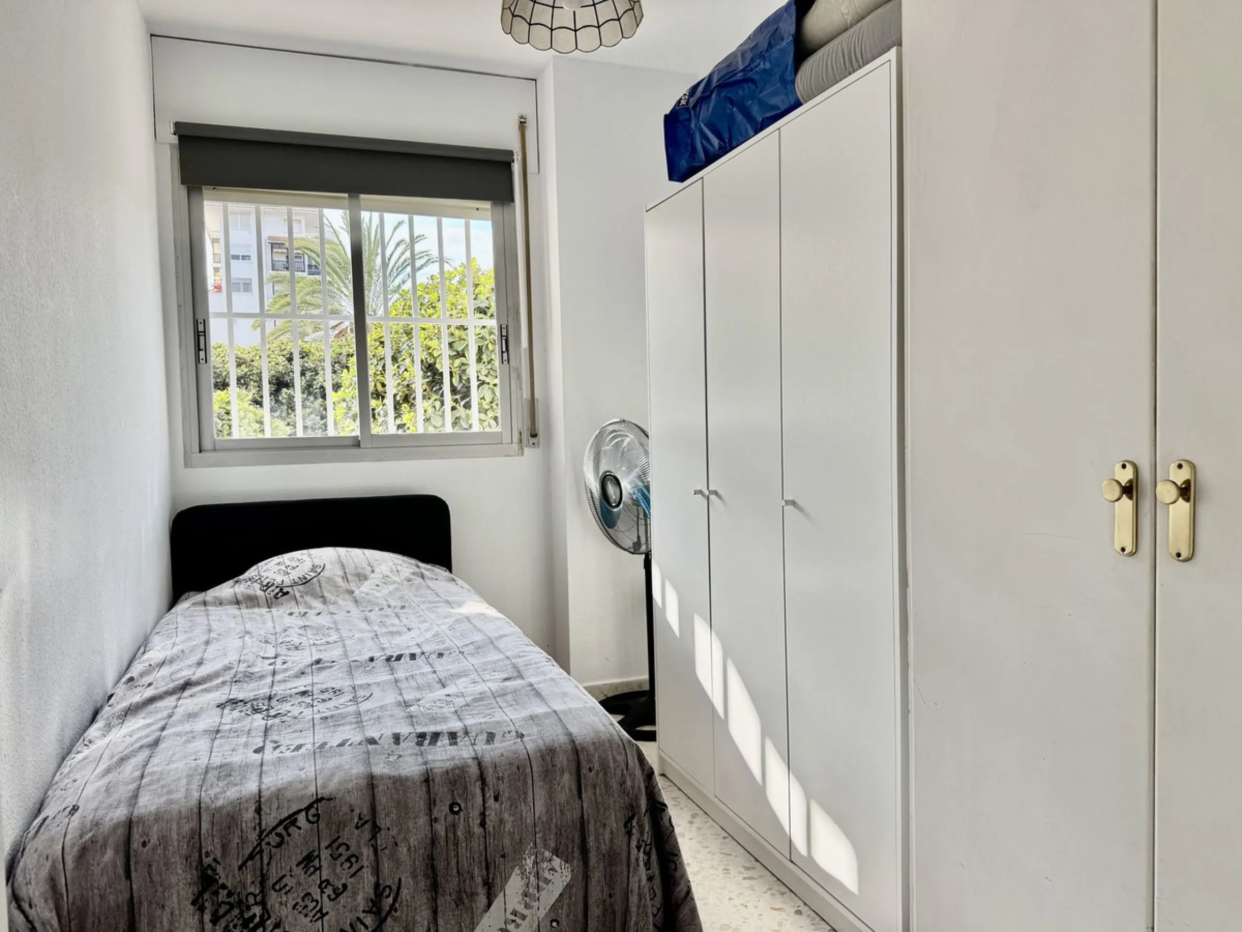 Apartment - Middle Floor Apartment в продаже в Fuengirola, Málaga. В доме 4 спален и 2 ванных комнат. Площадь дома 110 м²