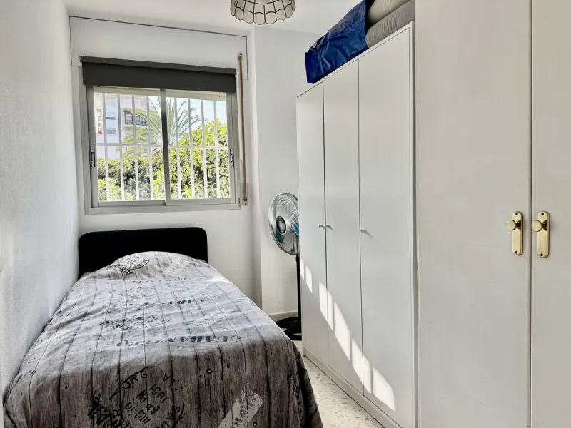 Apartment - Middle Floor Apartment в продаже в Fuengirola, Málaga. В доме 4 спален и 2 ванных комнат. Площадь дома 110 м²