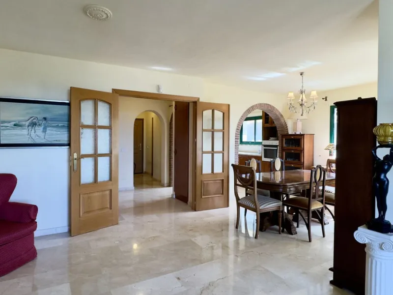 Corner townhouse with stunning sea views, large private garden and great potential – Buena Vista, Mijas