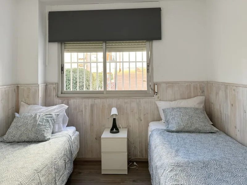 Apartment - Middle Floor Apartment в продаже в Fuengirola, Málaga. В доме 4 спален и 2 ванных комнат. Площадь дома 110 м²