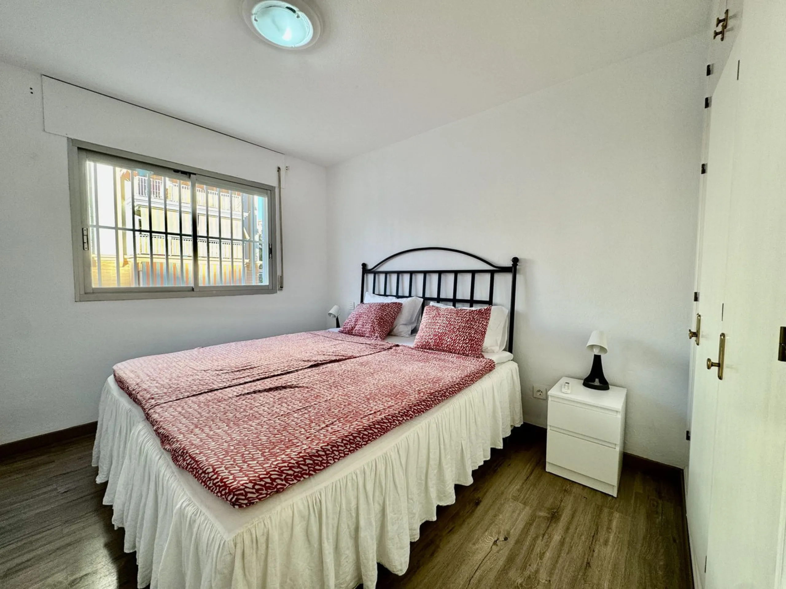 Apartment - Middle Floor Apartment в продаже в Fuengirola, Málaga. В доме 4 спален и 2 ванных комнат. Площадь дома 110 м²