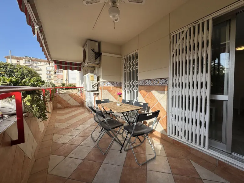 Apartment - Middle Floor Apartment в продаже в Fuengirola, Málaga. В доме 4 спален и 2 ванных комнат. Площадь дома 110 м²