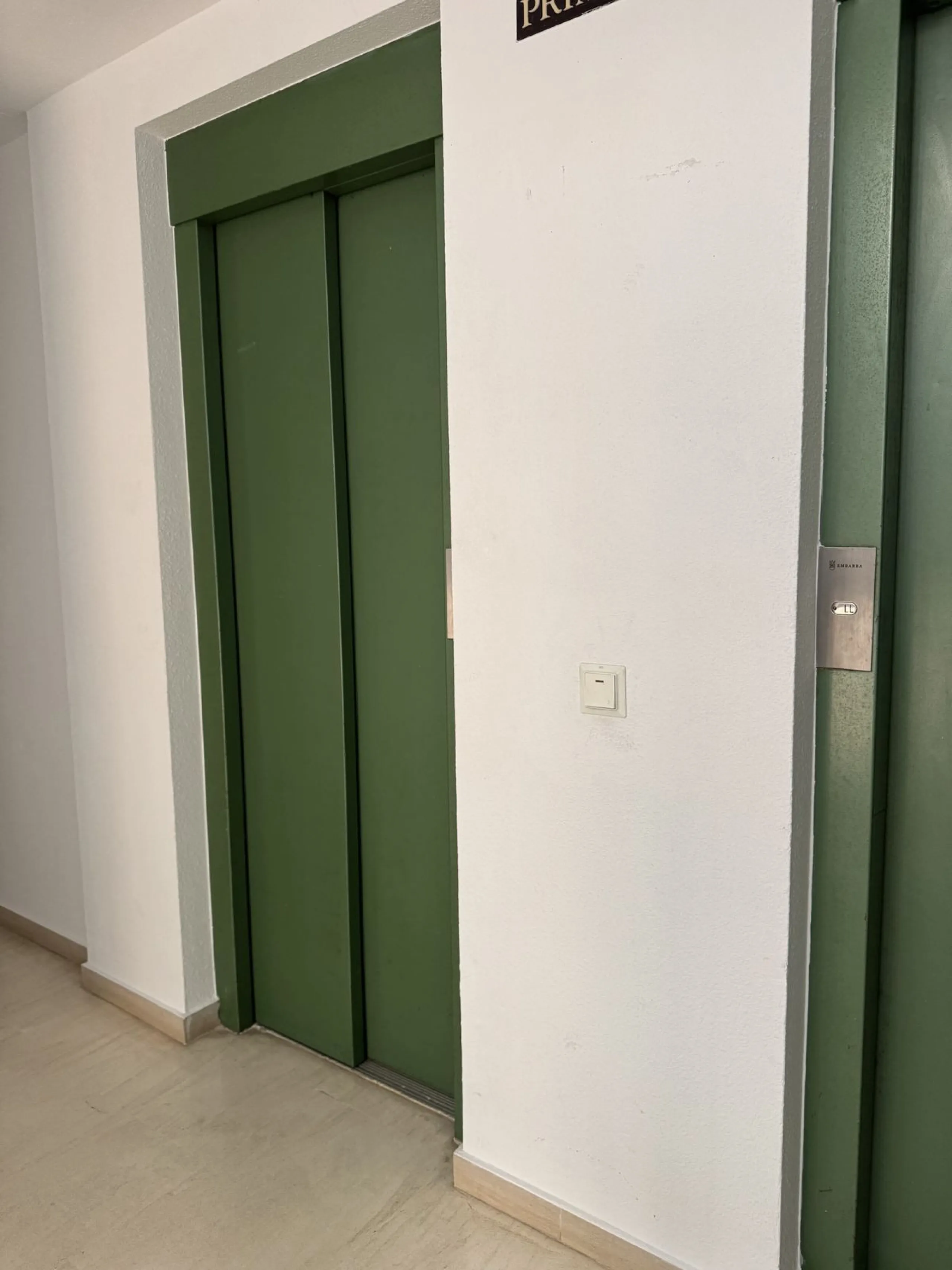 Apartment - Middle Floor Apartment в продаже в Fuengirola, Málaga. В доме 4 спален и 2 ванных комнат. Площадь дома 110 м²