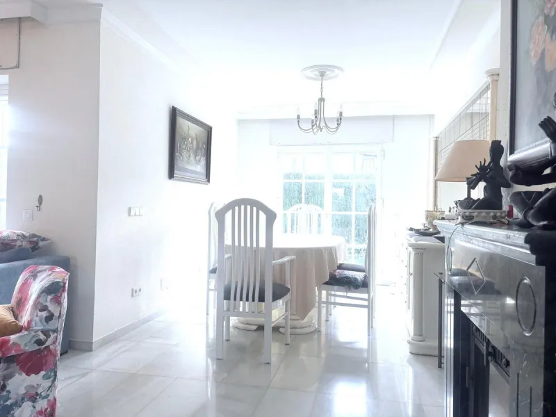 This beautiful semi-detached corner house located in the renowned Residencial Diana, in Estepona, stands out for its spaciousness, light and comfort, offering an ideal lifestyle for families looking for space and quality in a quiet and well-connected area