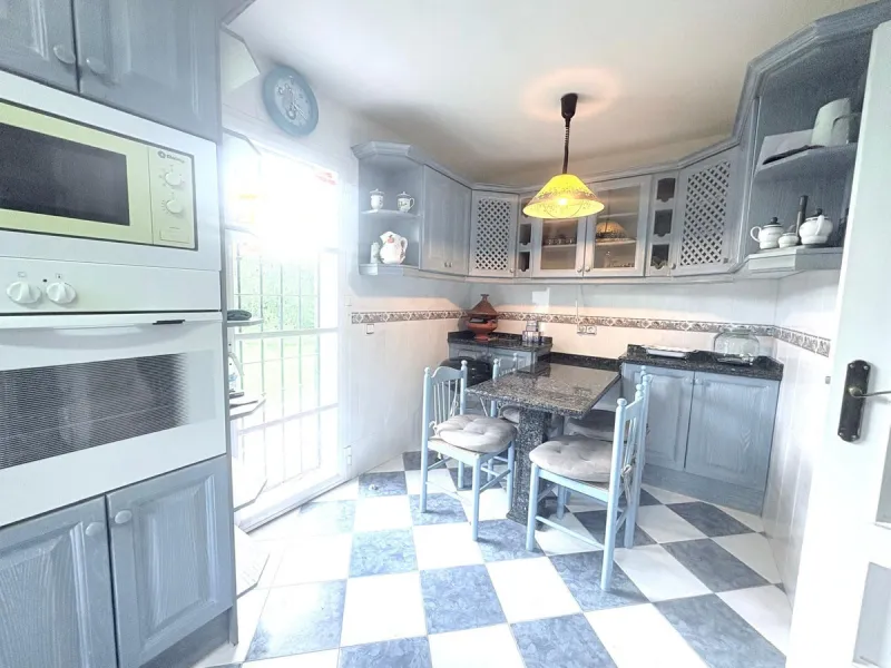 This beautiful semi-detached corner house located in the renowned Residencial Diana, in Estepona, stands out for its spaciousness, light and comfort, offering an ideal lifestyle for families looking for space and quality in a quiet and well-connected area