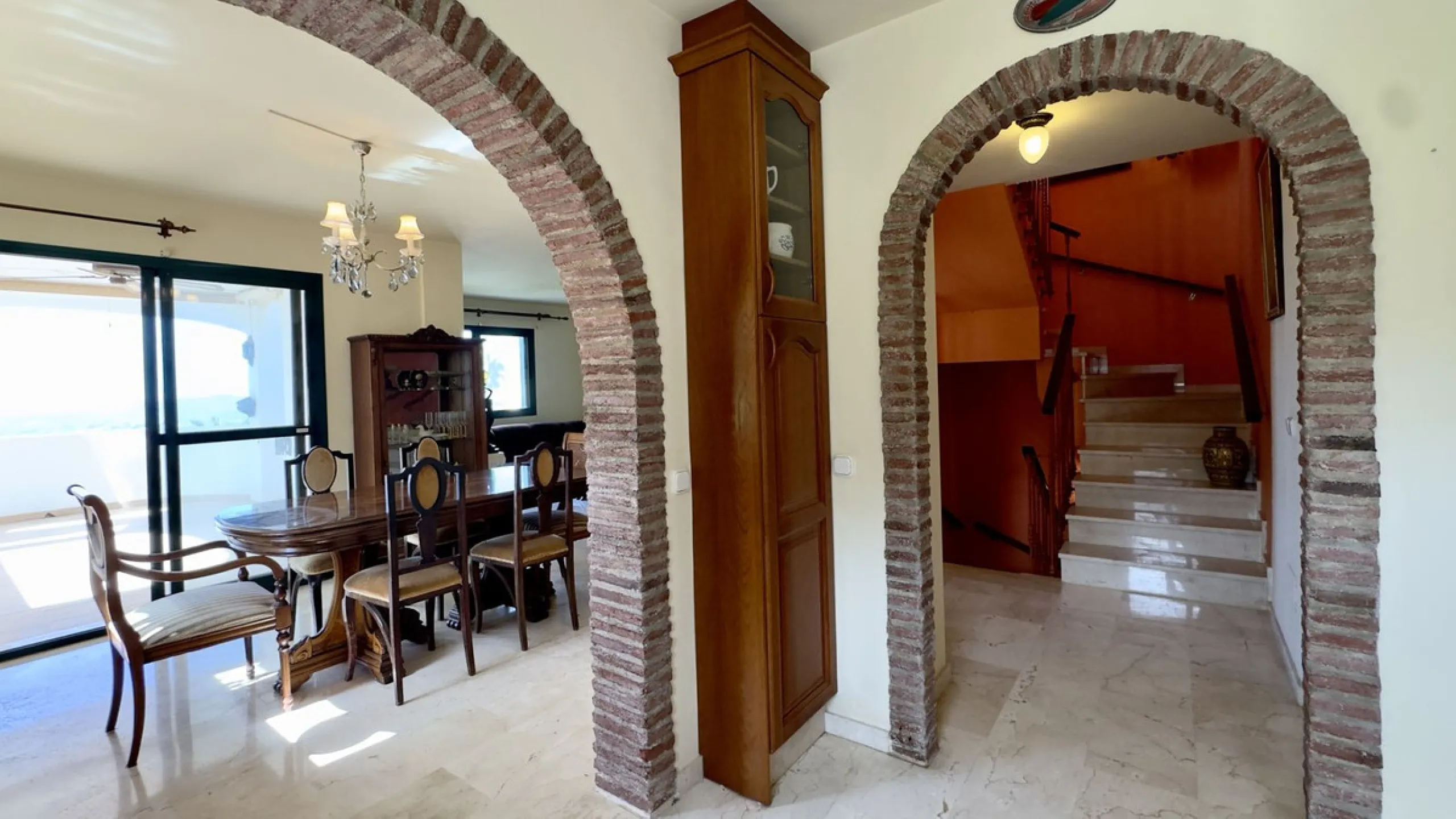 Corner townhouse with stunning sea views, large private garden and great potential – Buena Vista, Mijas