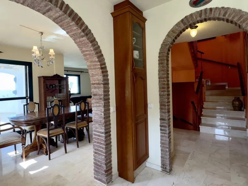 Corner townhouse with stunning sea views, large private garden and great potential – Buena Vista, Mijas