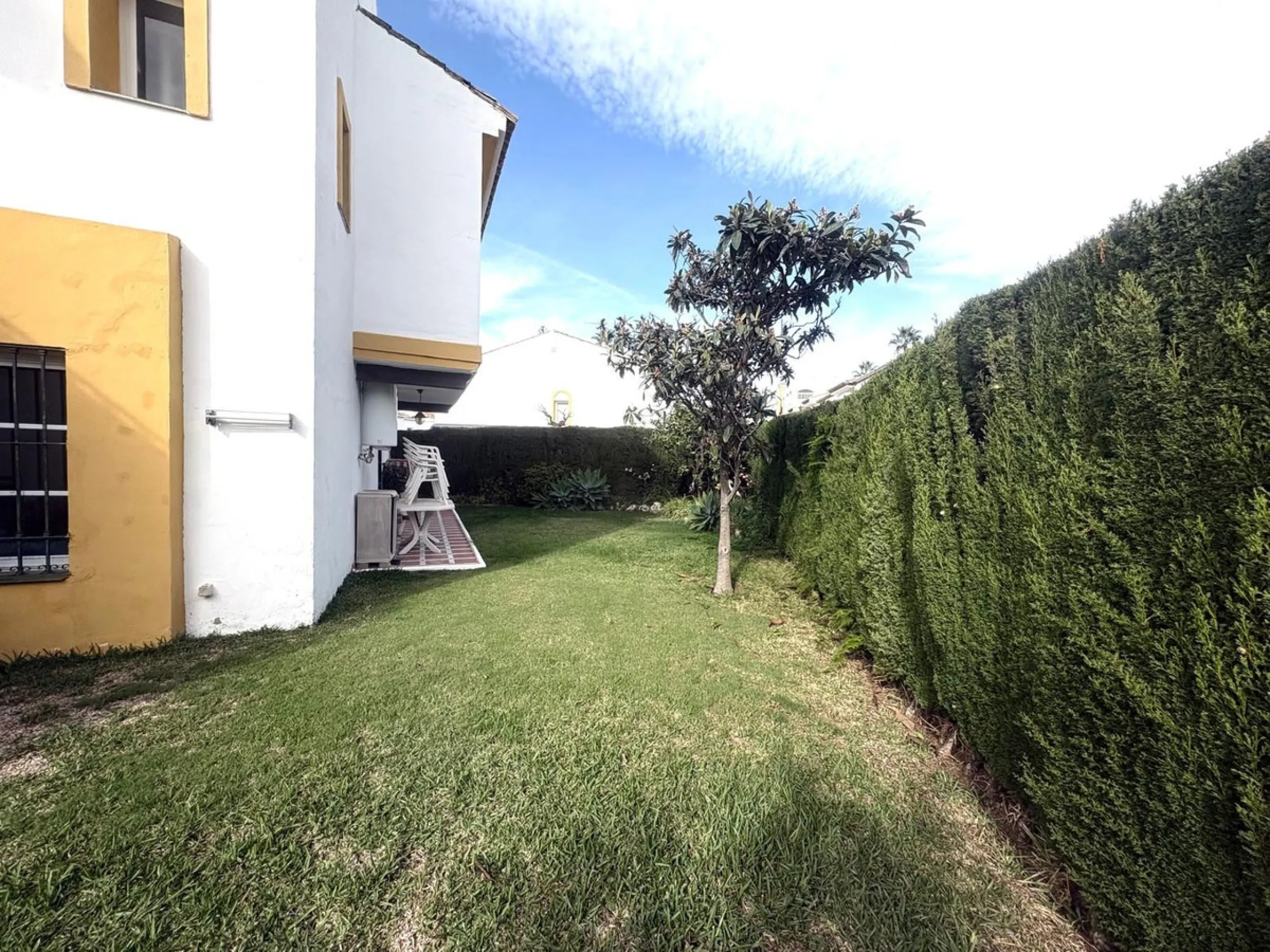 This beautiful semi-detached corner house located in the renowned Residencial Diana, in Estepona, stands out for its spaciousness, light and comfort, offering an ideal lifestyle for families looking for space and quality in a quiet and well-connected area