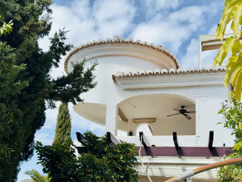 Corner townhouse with stunning sea views, large private garden and great potential – Buena Vista, Mijas