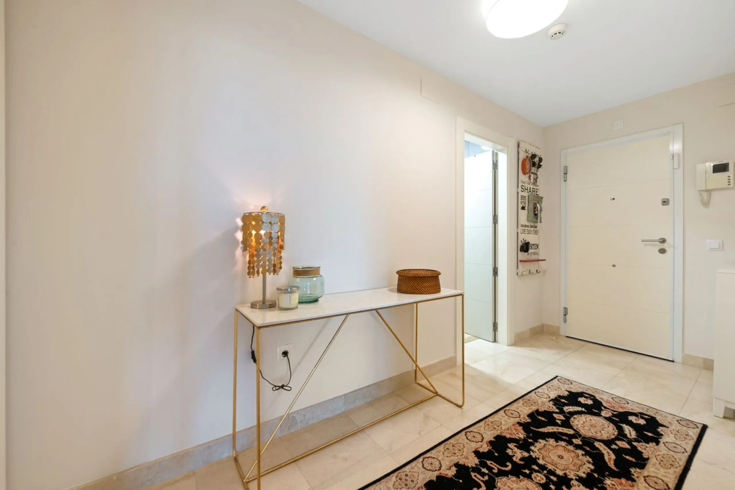 Apartment - Middle Floor Apartment в продаже в Málaga, Málaga. В доме 2 спален и 2 ванных комнат. Площадь дома 139 м²