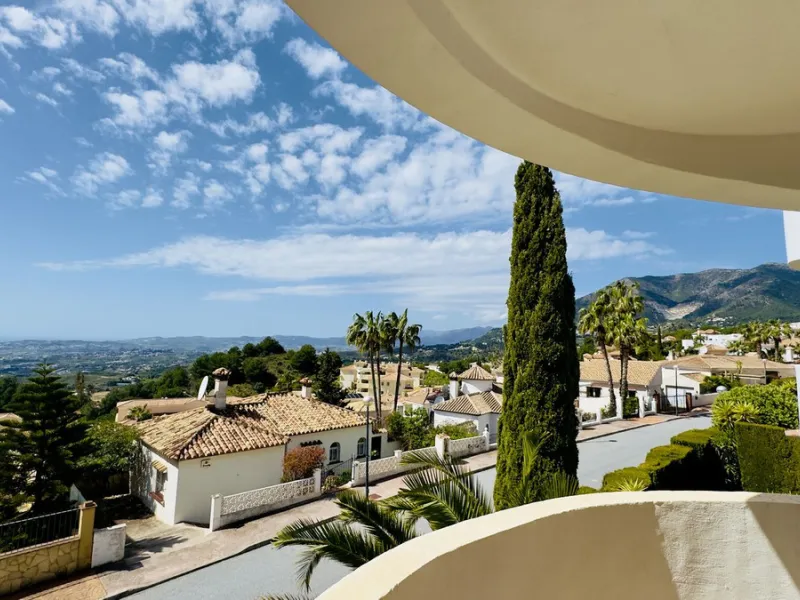 Corner townhouse with stunning sea views, large private garden and great potential – Buena Vista, Mijas