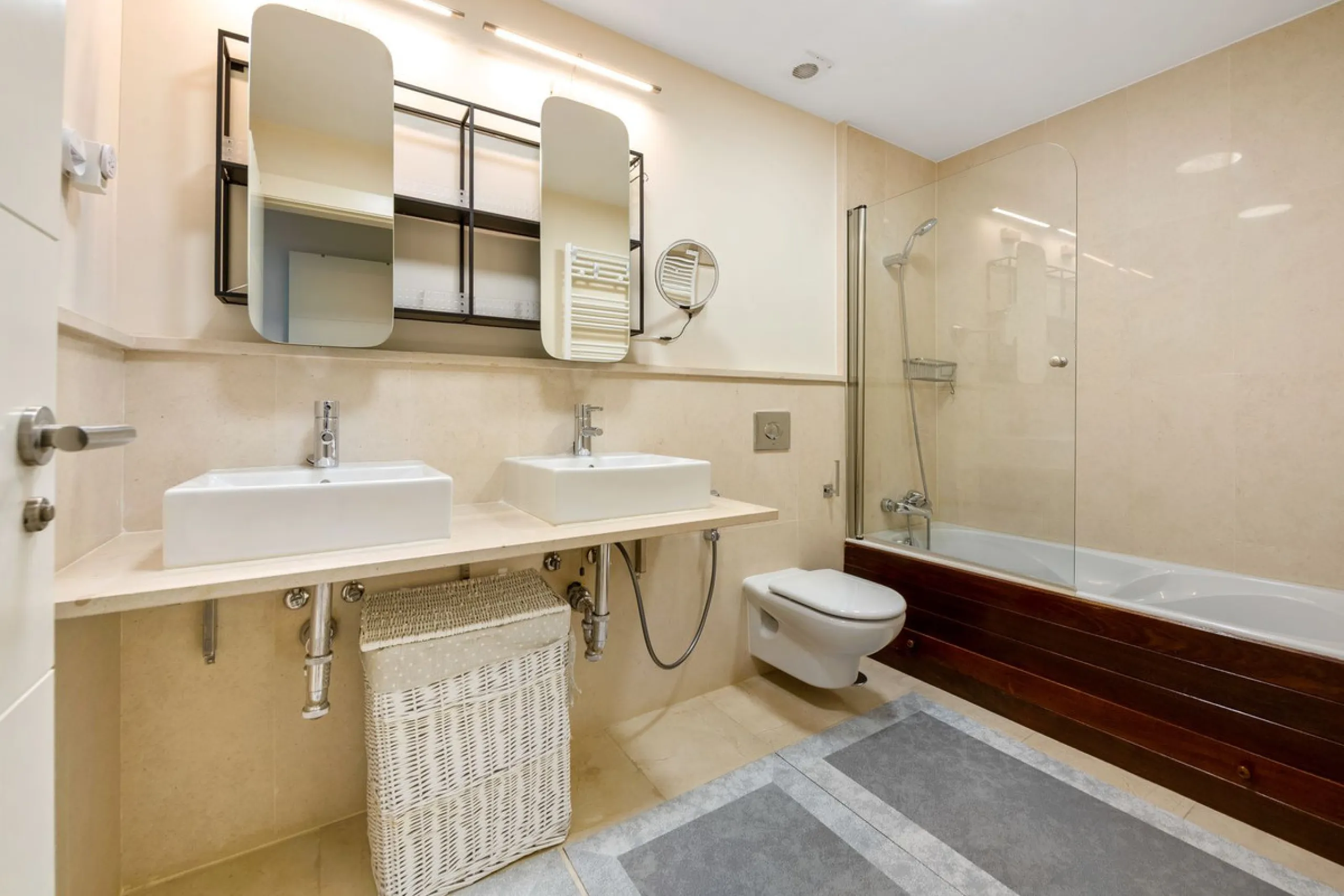Apartment - Middle Floor Apartment в продаже в Málaga, Málaga. В доме 2 спален и 2 ванных комнат. Площадь дома 139 м²