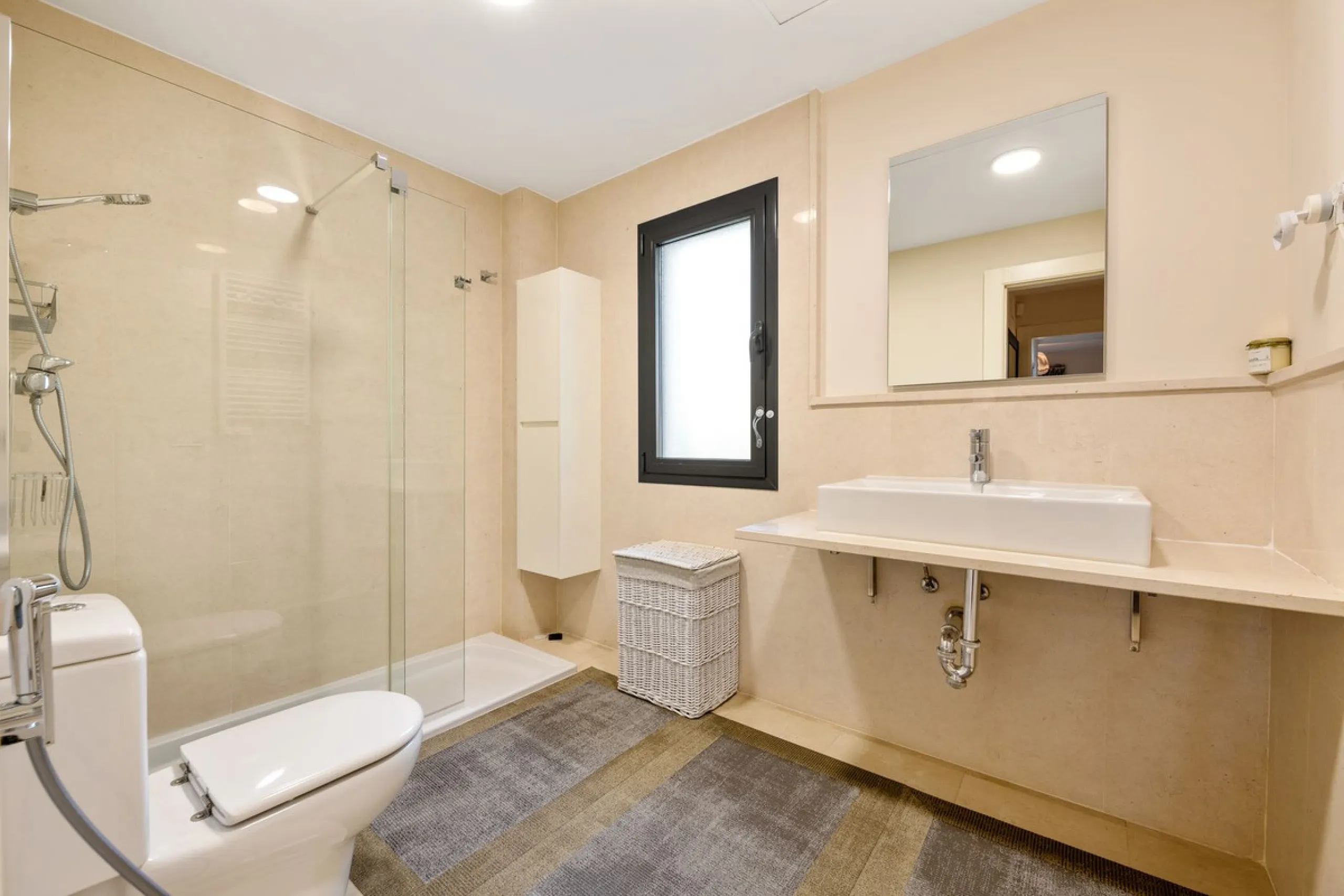 Apartment - Middle Floor Apartment в продаже в Málaga, Málaga. В доме 2 спален и 2 ванных комнат. Площадь дома 139 м²