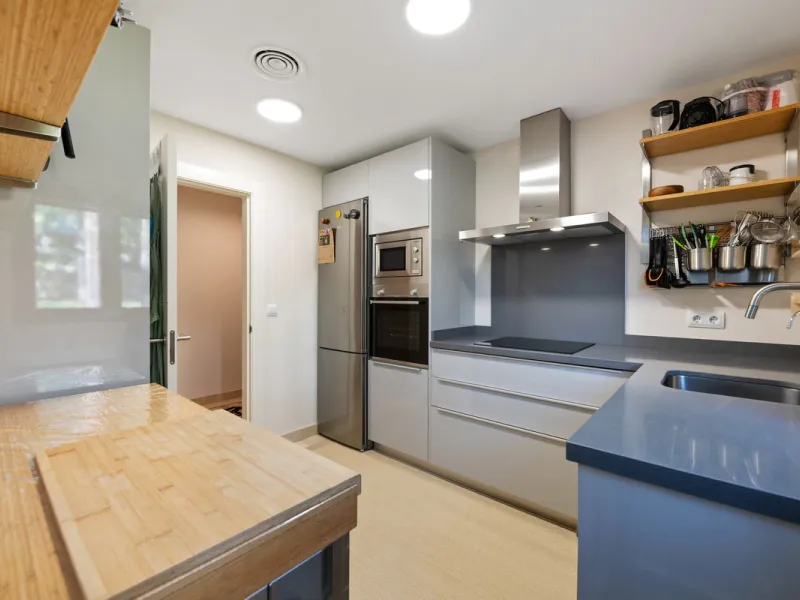 Apartment - Middle Floor Apartment в продаже в Málaga, Málaga. В доме 2 спален и 2 ванных комнат. Площадь дома 139 м²