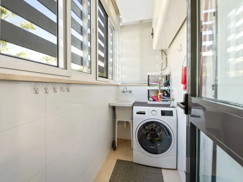 Apartment - Middle Floor Apartment в продаже в Málaga, Málaga. В доме 2 спален и 2 ванных комнат. Площадь дома 139 м²