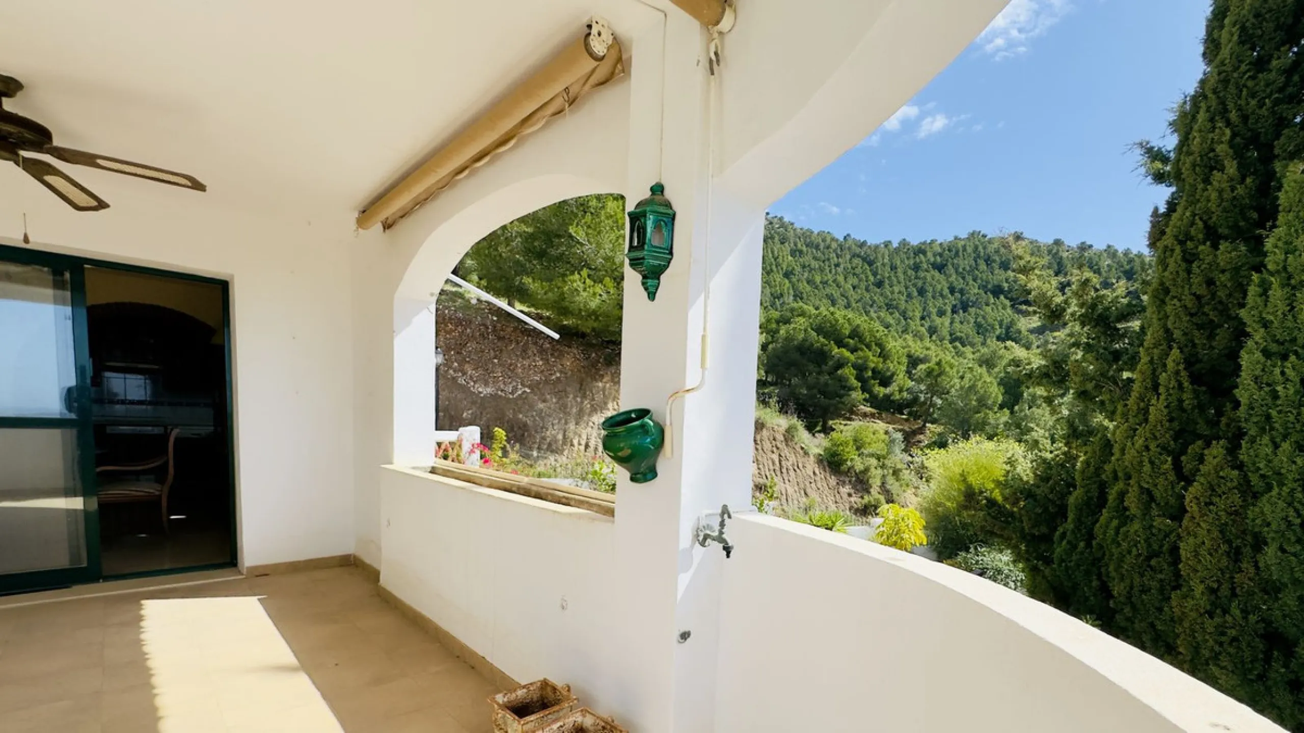 Corner townhouse with stunning sea views, large private garden and great potential – Buena Vista, Mijas