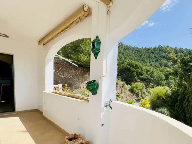 Corner townhouse with stunning sea views, large private garden and great potential – Buena Vista, Mijas