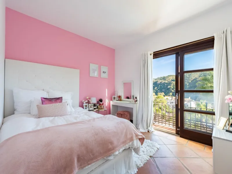 Elegant Four-Bedroom House in El Casar, Benahavís
