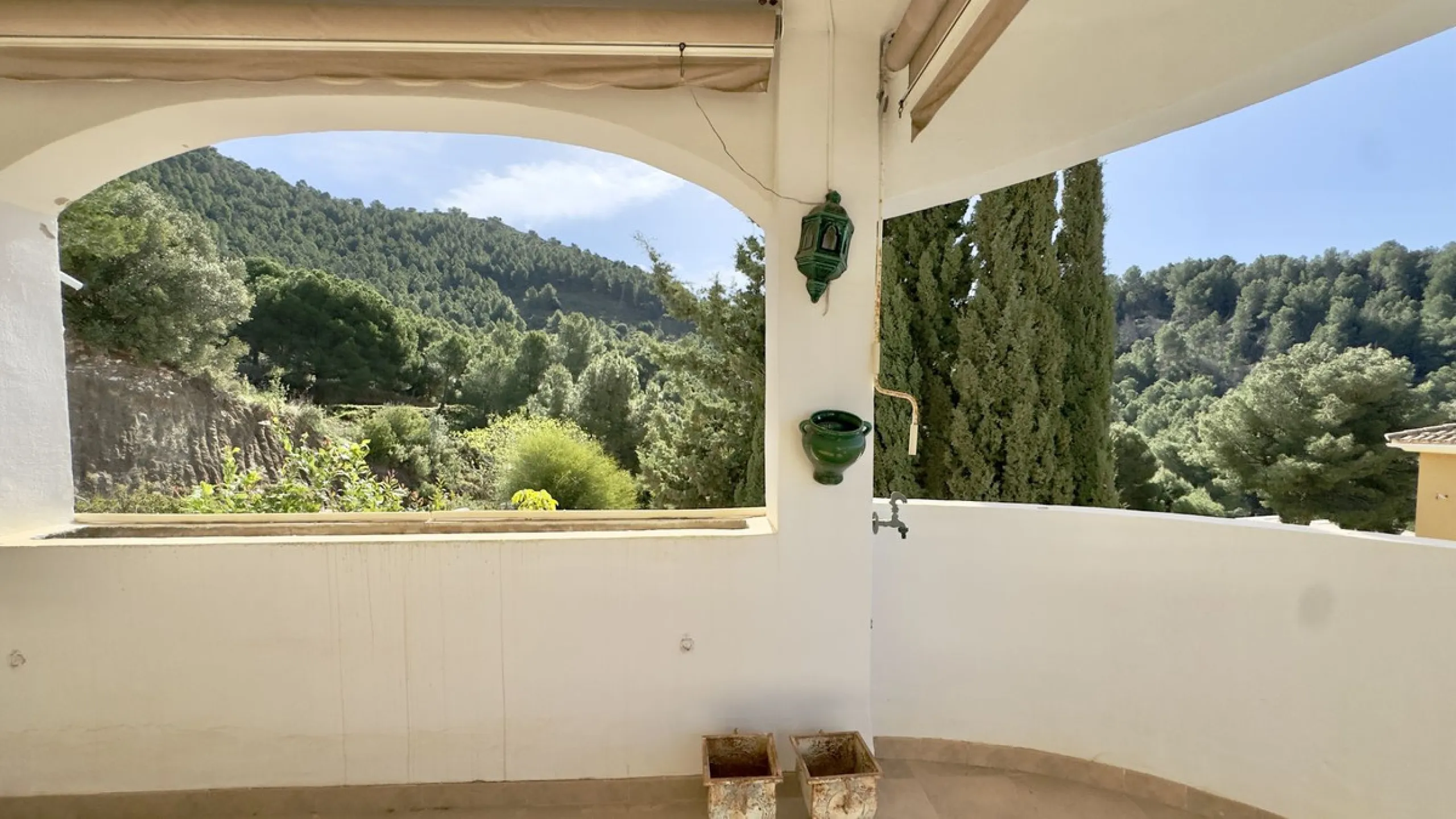 Corner townhouse with stunning sea views, large private garden and great potential – Buena Vista, Mijas