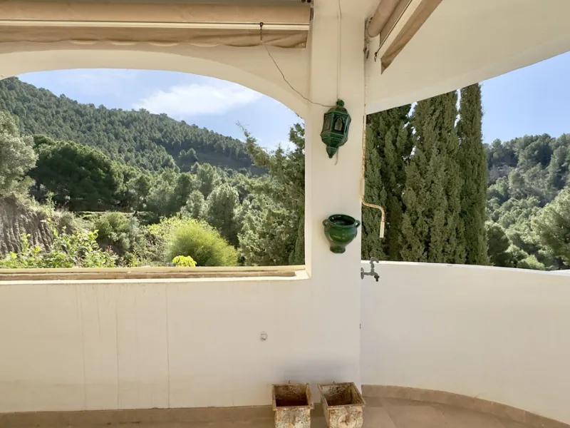 Corner townhouse with stunning sea views, large private garden and great potential – Buena Vista, Mijas