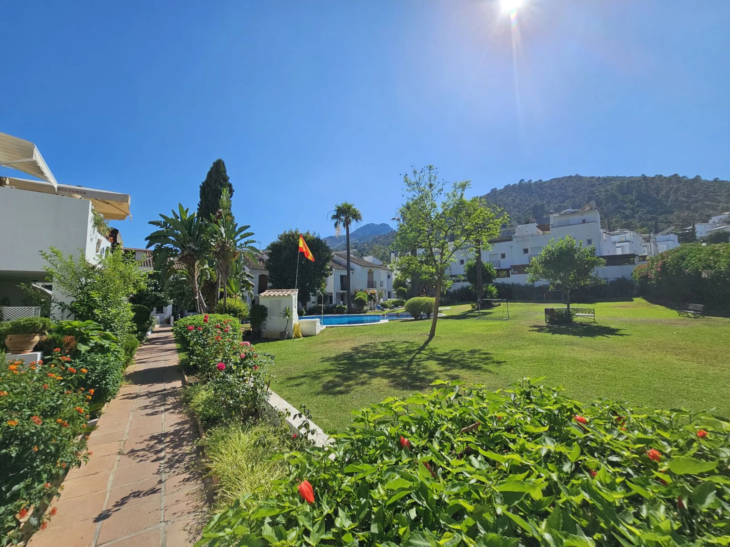 This charming and traditional Andalucian townhouse is located within Benahavis village, a short walk into the centre where you have a large selection of restaurants, bars and all other amenities.
