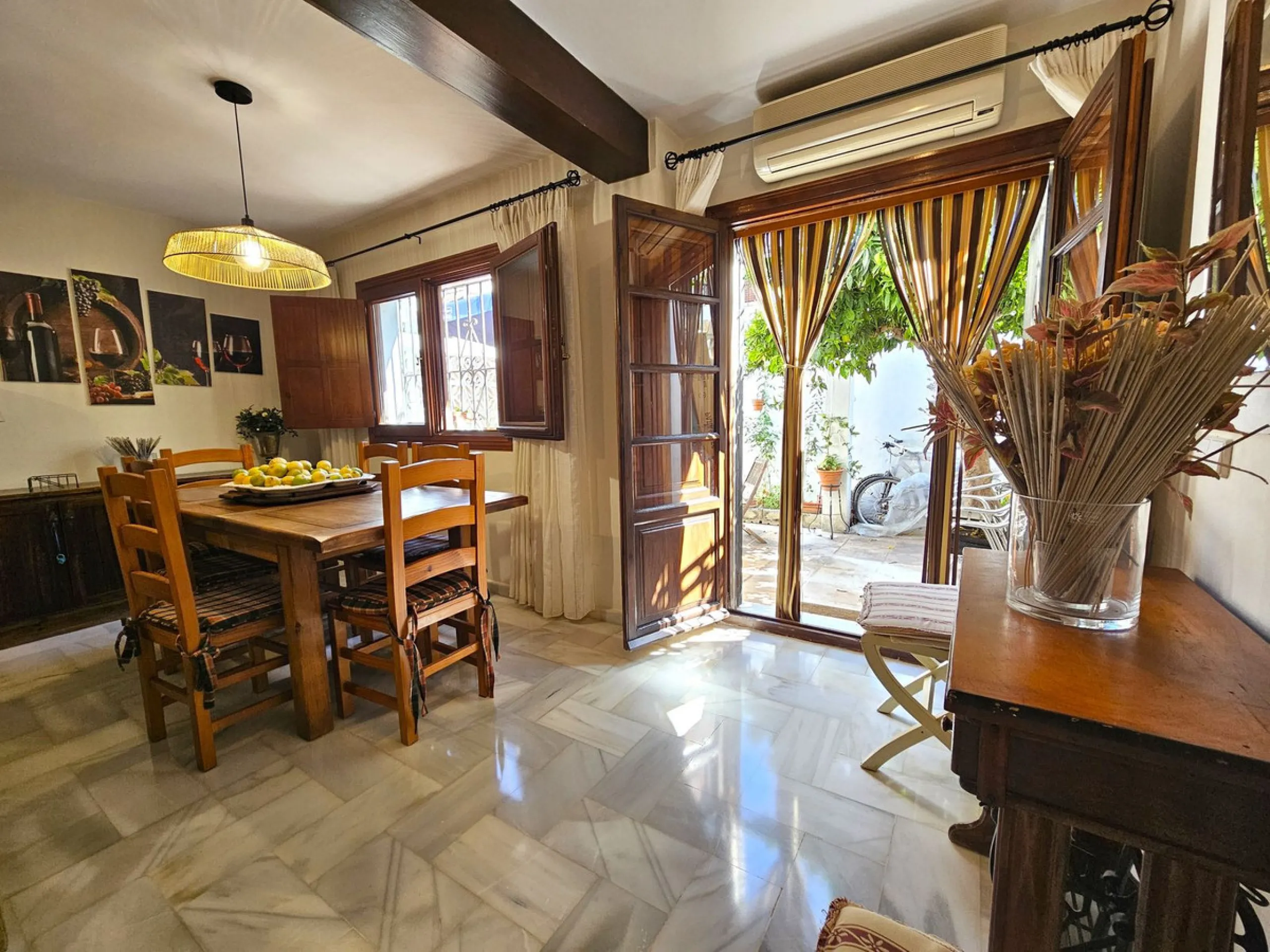 This charming and traditional Andalucian townhouse is located within Benahavis village, a short walk into the centre where you have a large selection of restaurants, bars and all other amenities.