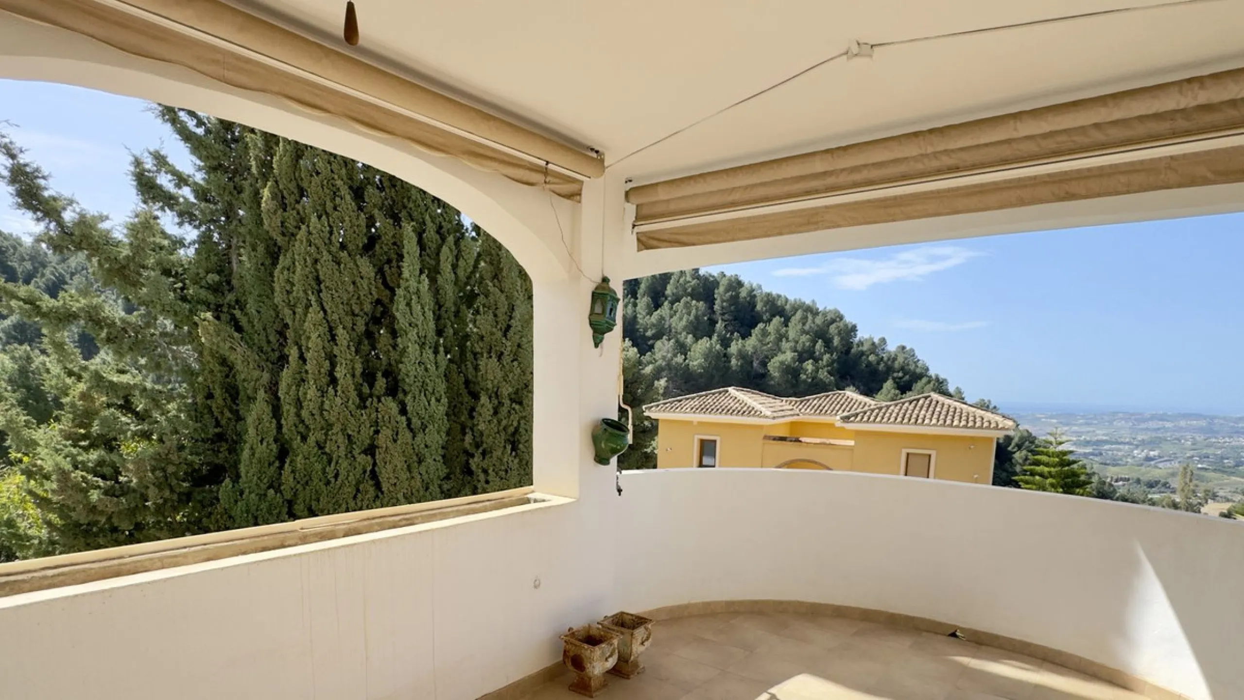 Corner townhouse with stunning sea views, large private garden and great potential – Buena Vista, Mijas