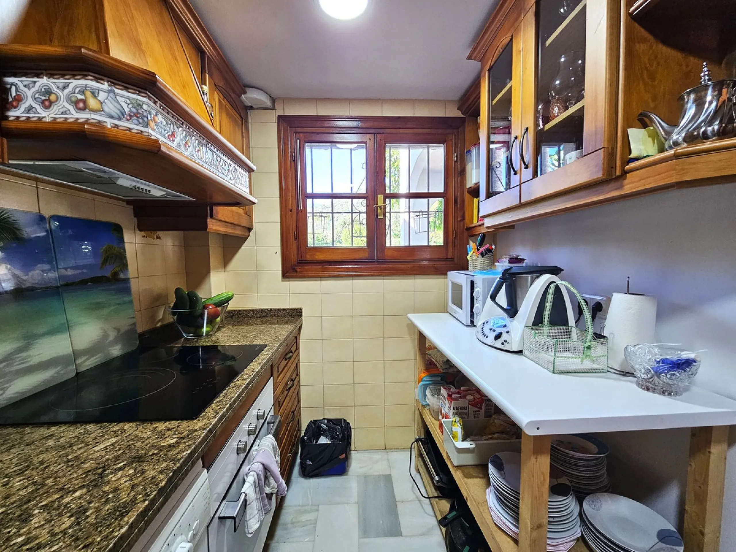 This charming and traditional Andalucian townhouse is located within Benahavis village, a short walk into the centre where you have a large selection of restaurants, bars and all other amenities.