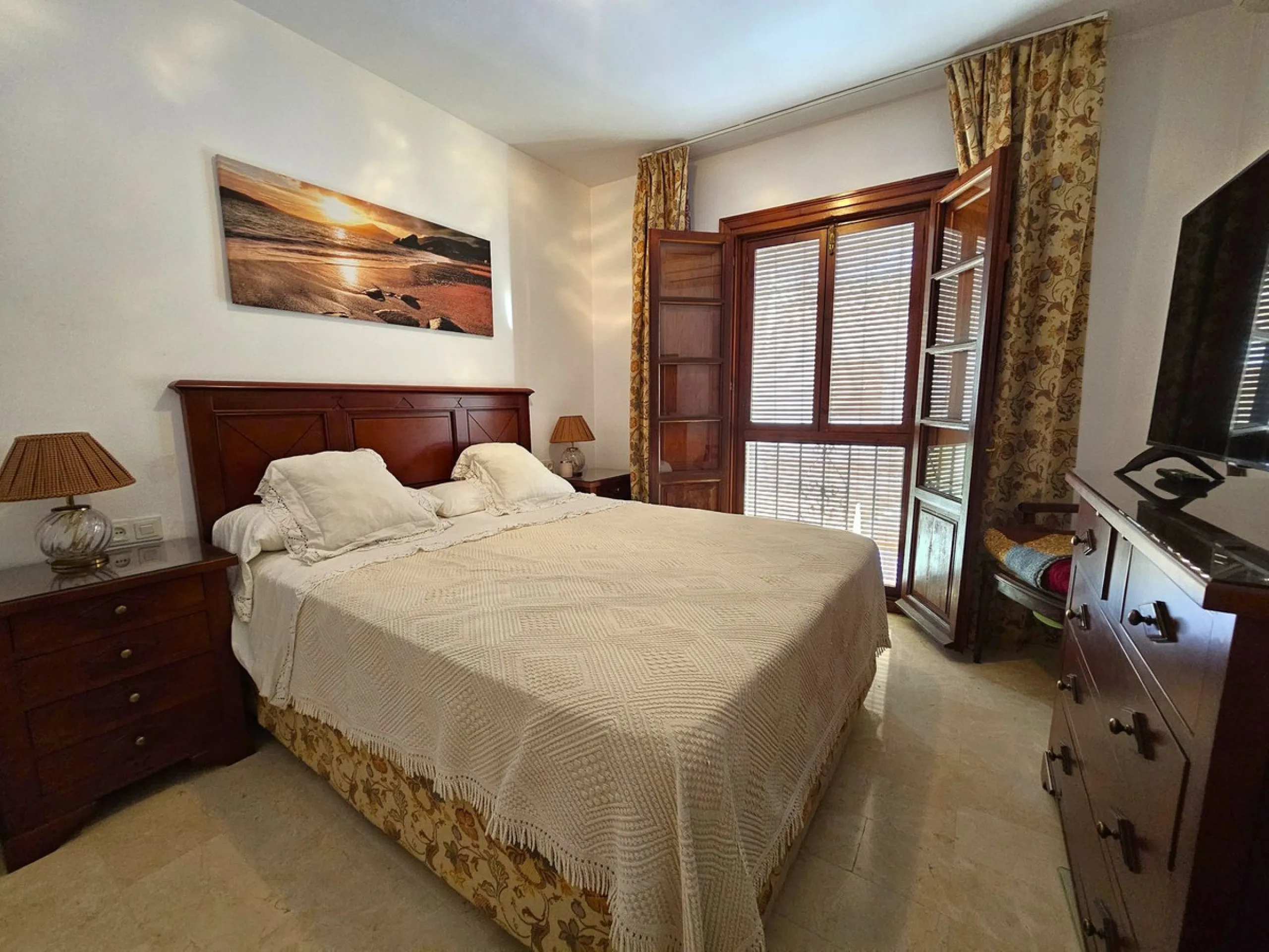 This charming and traditional Andalucian townhouse is located within Benahavis village, a short walk into the centre where you have a large selection of restaurants, bars and all other amenities.