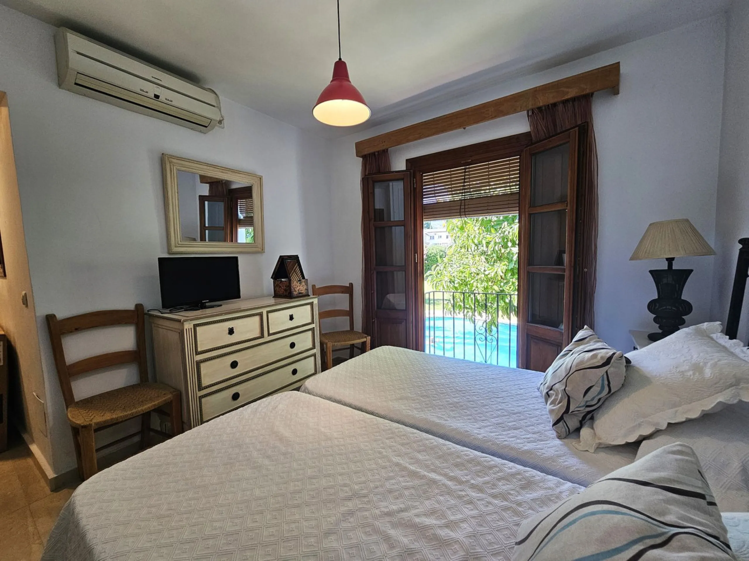 This charming and traditional Andalucian townhouse is located within Benahavis village, a short walk into the centre where you have a large selection of restaurants, bars and all other amenities.