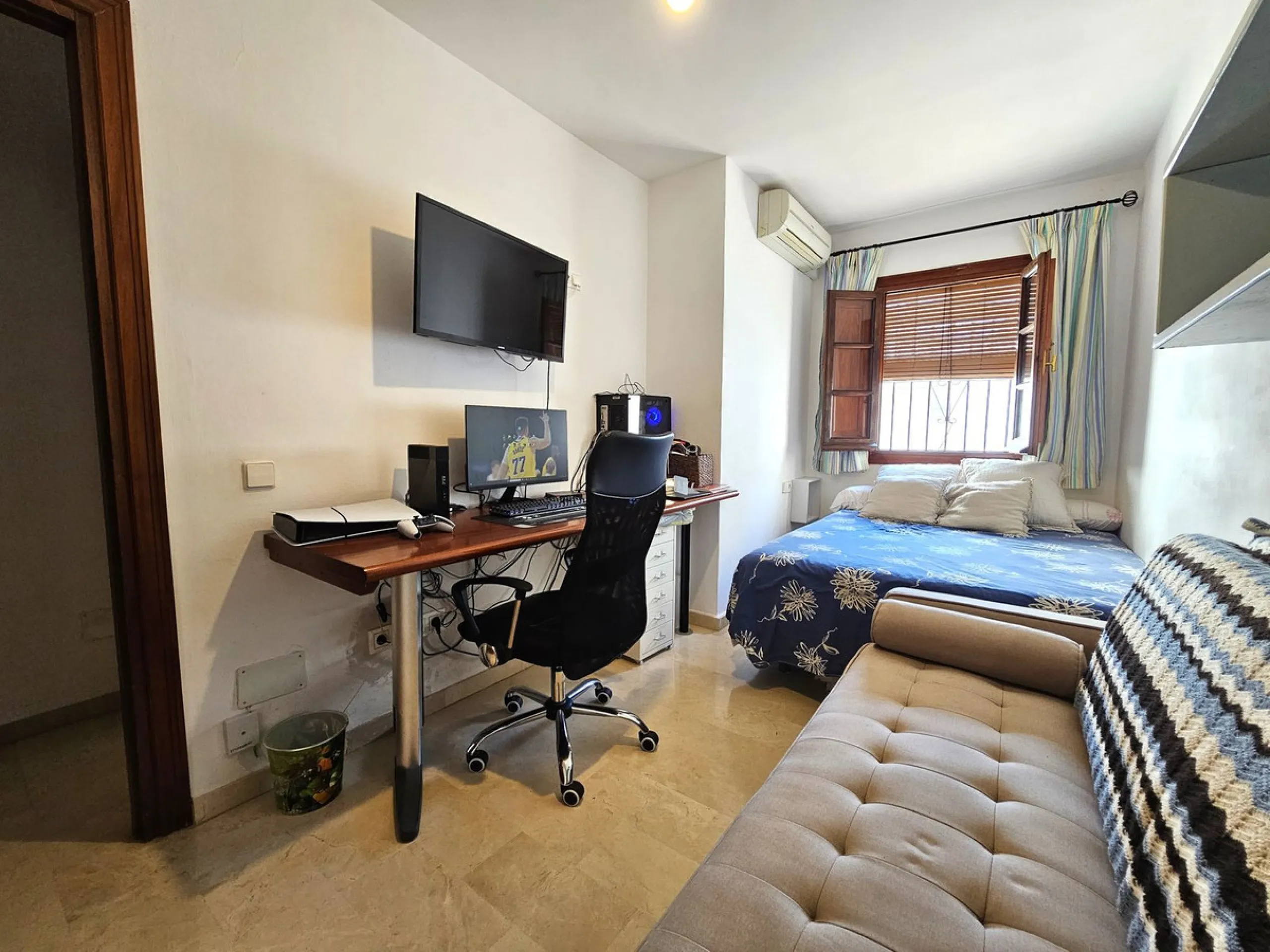 This charming and traditional Andalucian townhouse is located within Benahavis village, a short walk into the centre where you have a large selection of restaurants, bars and all other amenities.