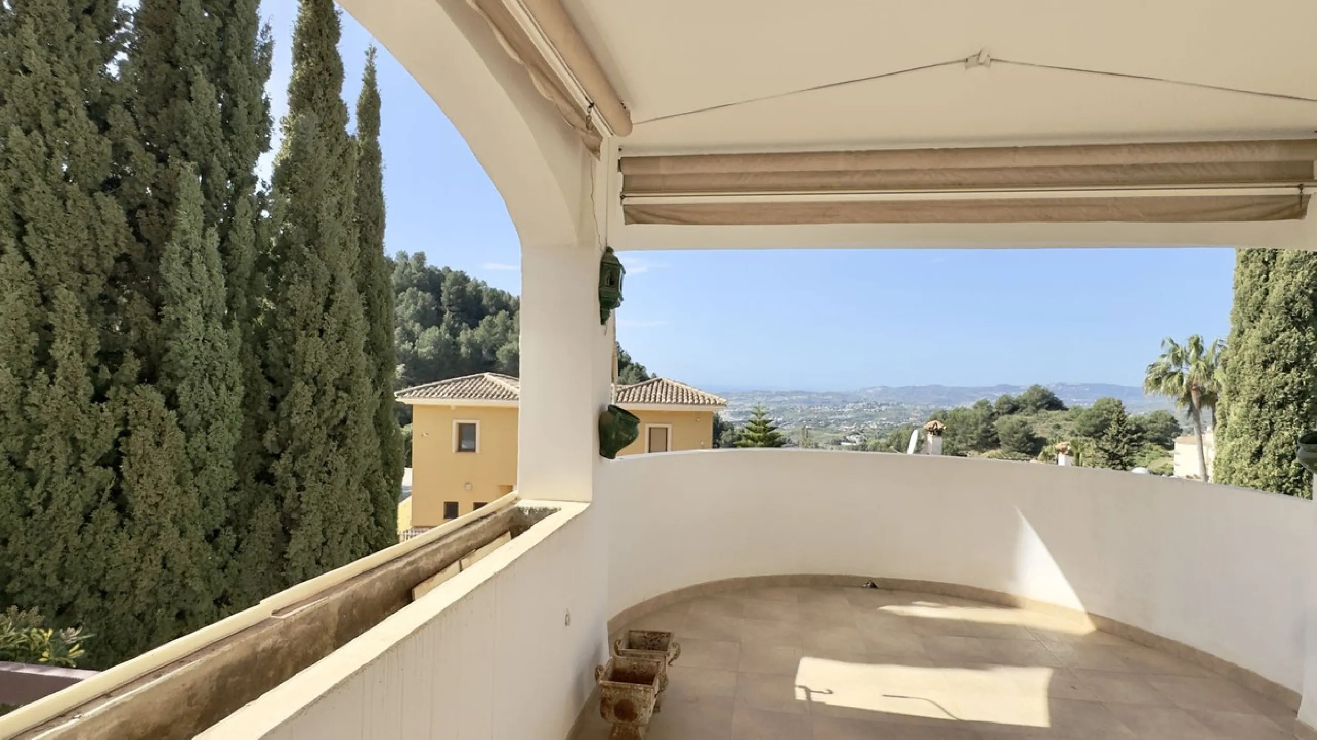 Corner townhouse with stunning sea views, large private garden and great potential – Buena Vista, Mijas