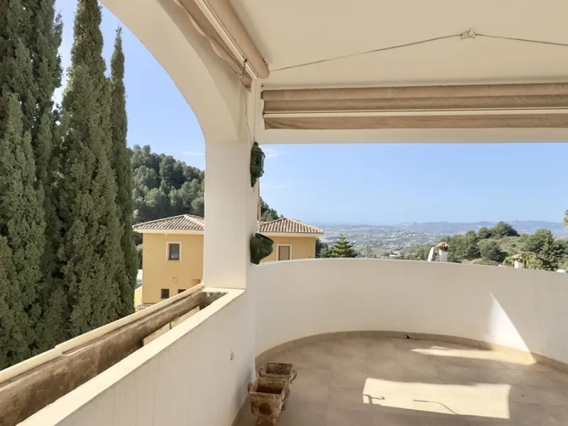 Corner townhouse with stunning sea views, large private garden and great potential – Buena Vista, Mijas