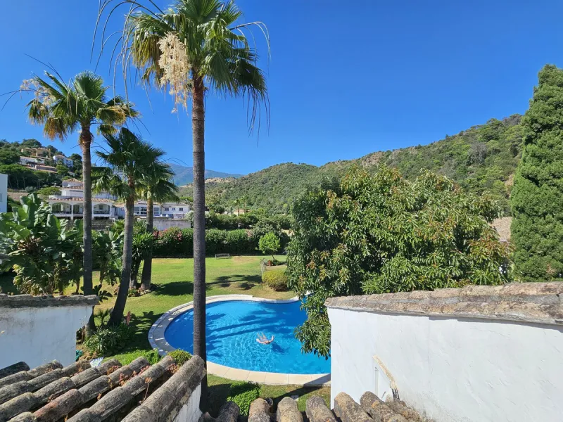 This charming and traditional Andalucian townhouse is located within Benahavis village, a short walk into the centre where you have a large selection of restaurants, bars and all other amenities.