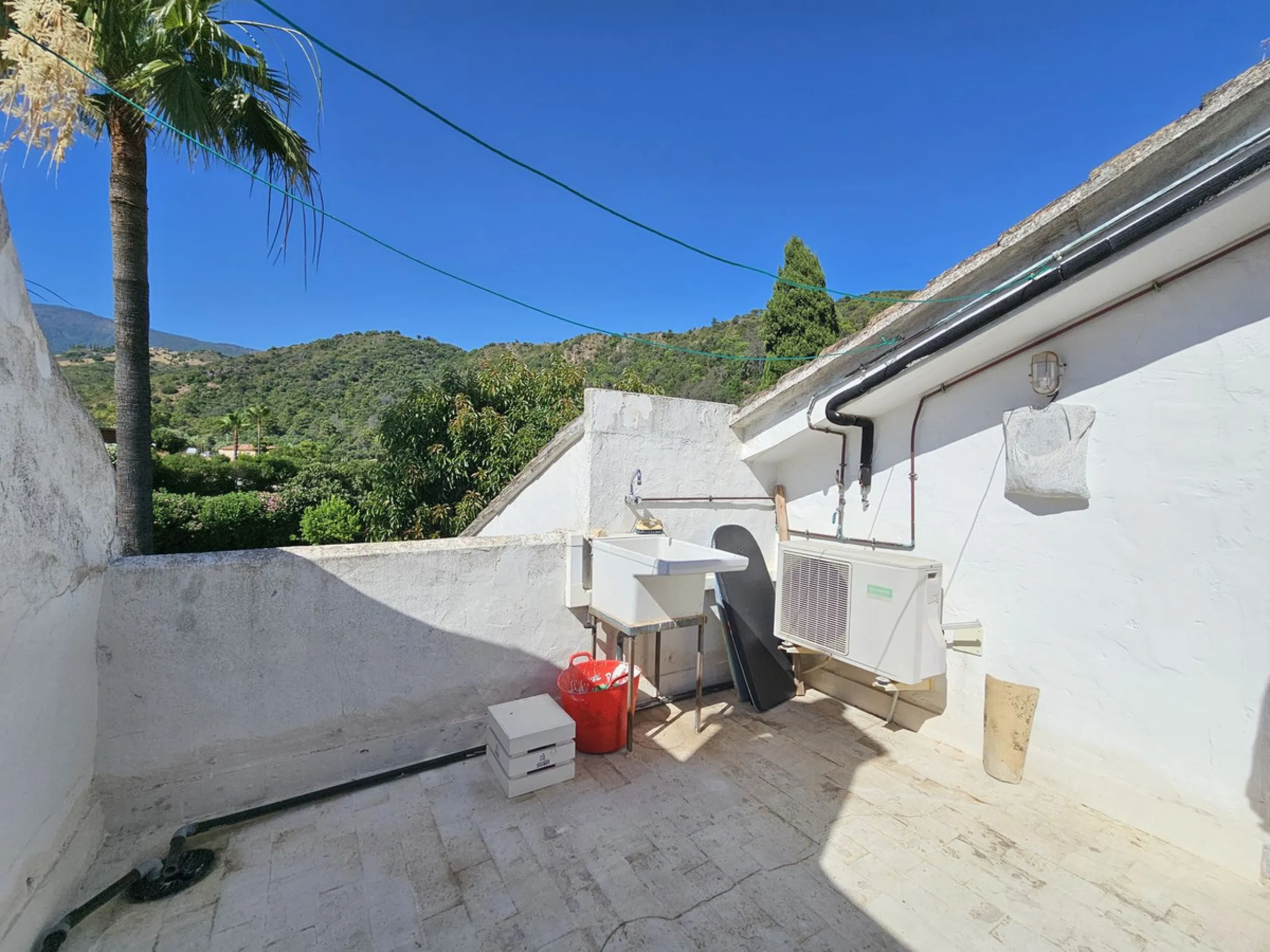 This charming and traditional Andalucian townhouse is located within Benahavis village, a short walk into the centre where you have a large selection of restaurants, bars and all other amenities.