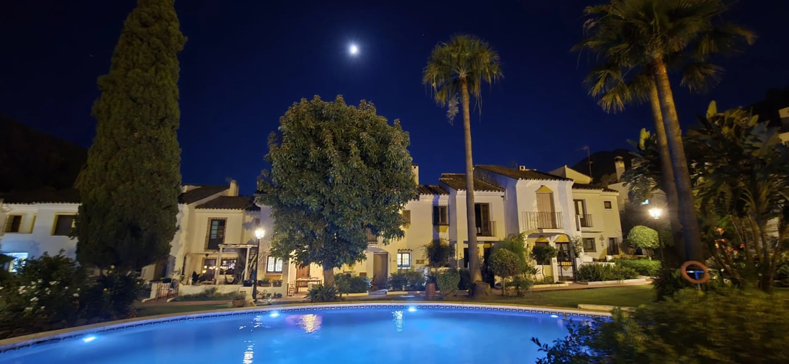 This charming and traditional Andalucian townhouse is located within Benahavis village, a short walk into the centre where you have a large selection of restaurants, bars and all other amenities.