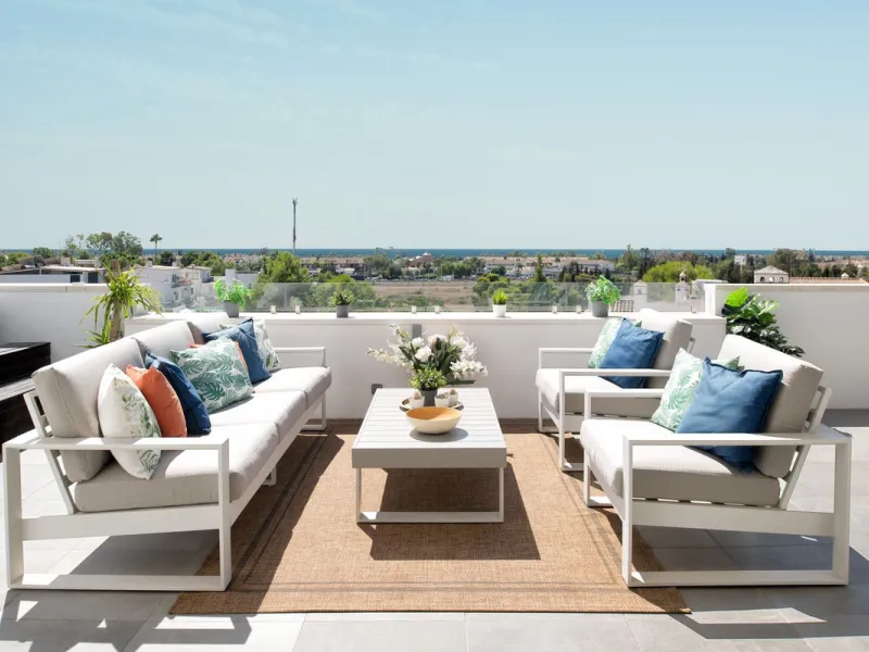 COMPLETELY RENOVATED PENTHOUSE NEAR PUERTO BANUS & MARBELLA WITH FANTASTIC VIEWS