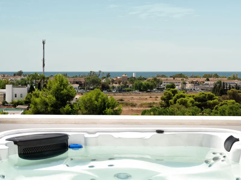 COMPLETELY RENOVATED PENTHOUSE NEAR PUERTO BANUS & MARBELLA WITH FANTASTIC VIEWS