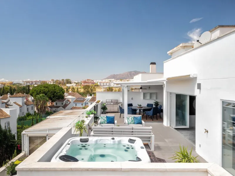 COMPLETELY RENOVATED PENTHOUSE NEAR PUERTO BANUS & MARBELLA WITH FANTASTIC VIEWS