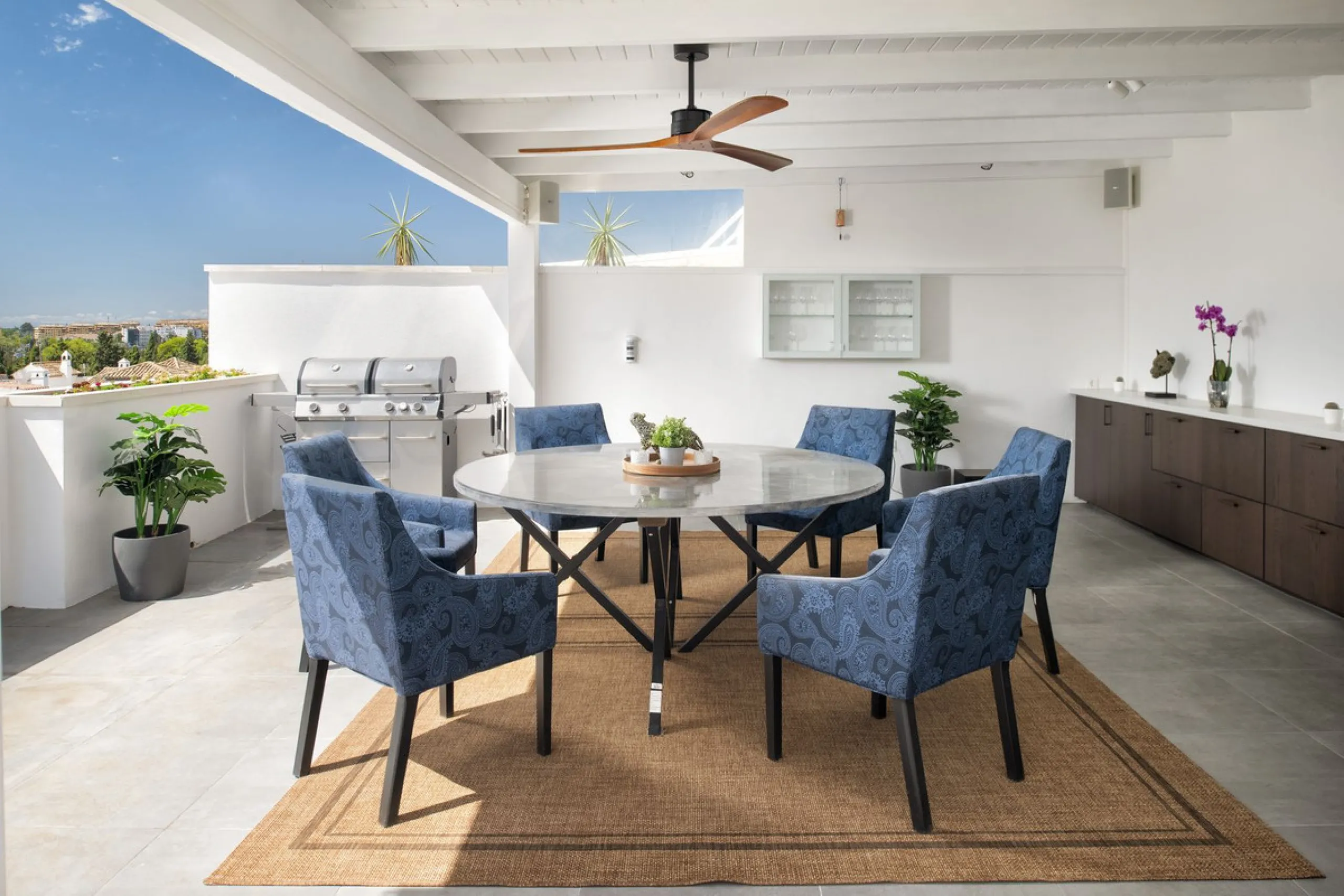 COMPLETELY RENOVATED PENTHOUSE NEAR PUERTO BANUS & MARBELLA WITH FANTASTIC VIEWS