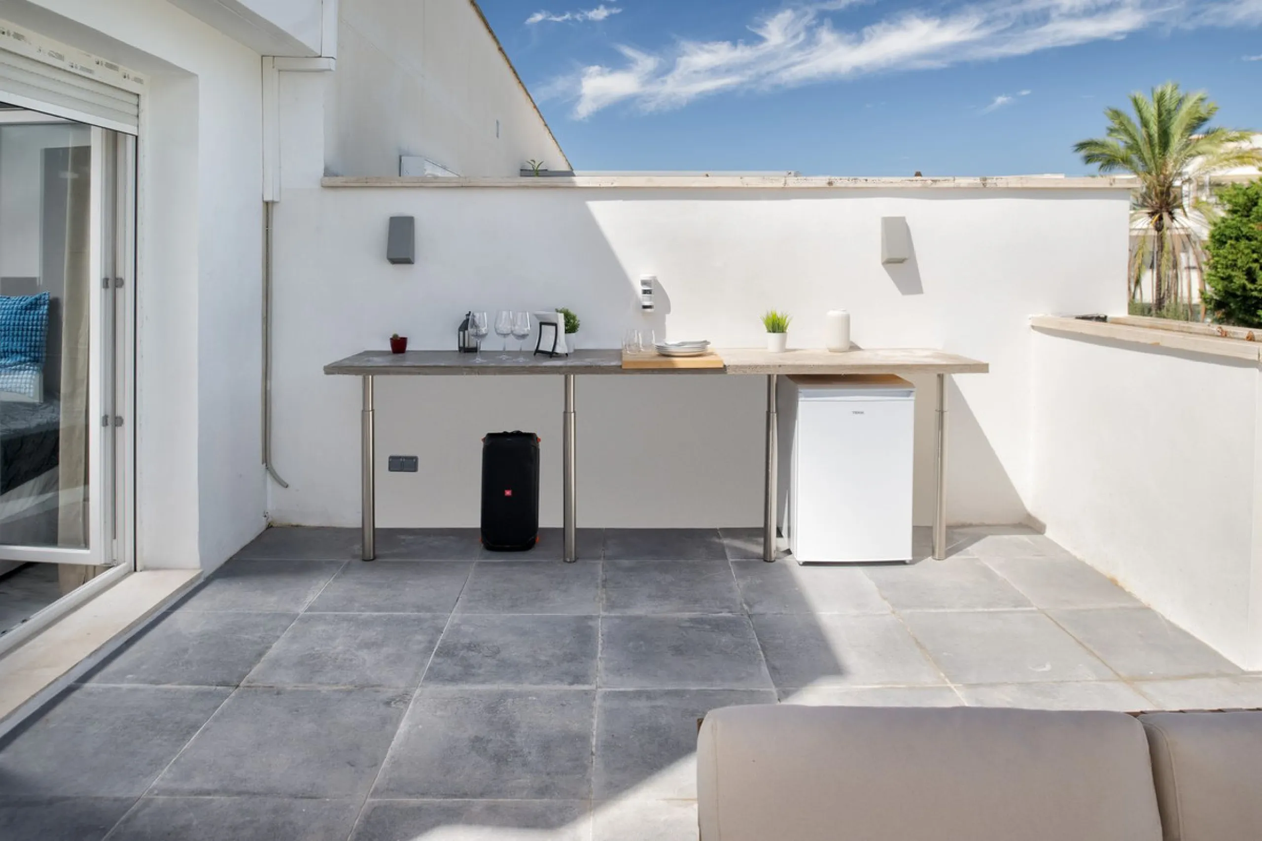 COMPLETELY RENOVATED PENTHOUSE NEAR PUERTO BANUS & MARBELLA WITH FANTASTIC VIEWS