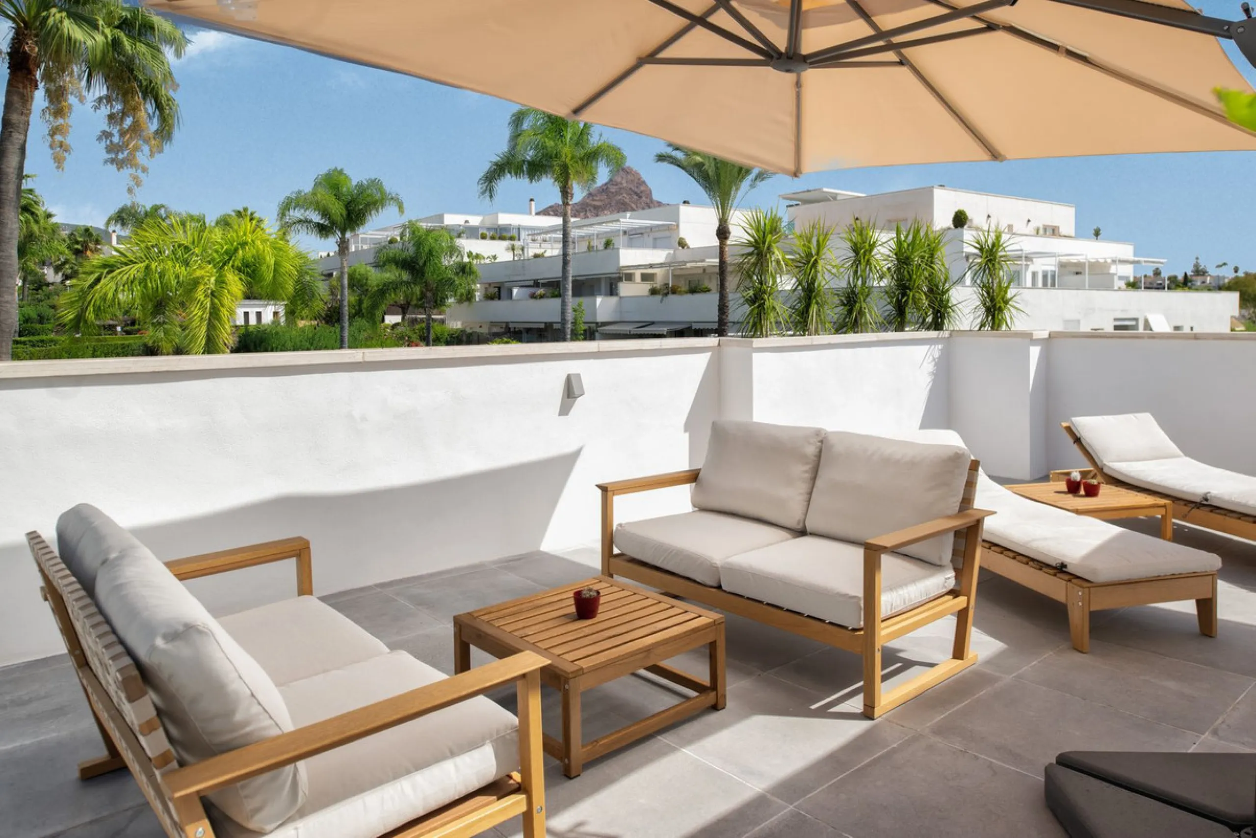 COMPLETELY RENOVATED PENTHOUSE NEAR PUERTO BANUS & MARBELLA WITH FANTASTIC VIEWS