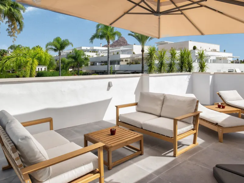COMPLETELY RENOVATED PENTHOUSE NEAR PUERTO BANUS & MARBELLA WITH FANTASTIC VIEWS