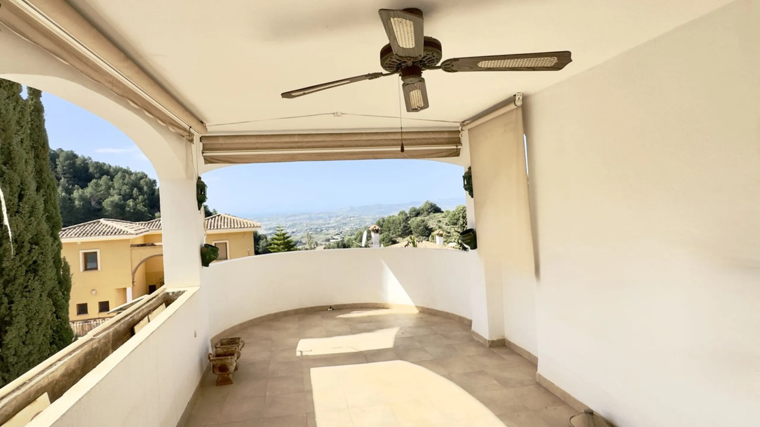 Corner townhouse with stunning sea views, large private garden and great potential – Buena Vista, Mijas
