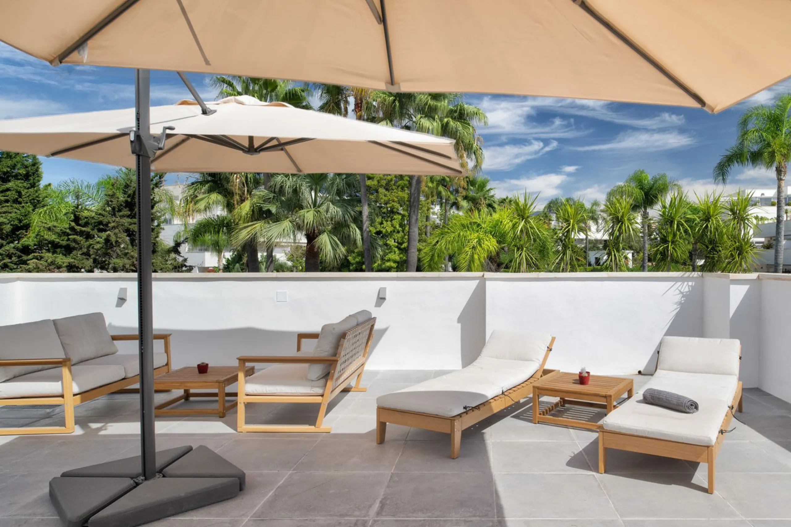 COMPLETELY RENOVATED PENTHOUSE NEAR PUERTO BANUS & MARBELLA WITH FANTASTIC VIEWS